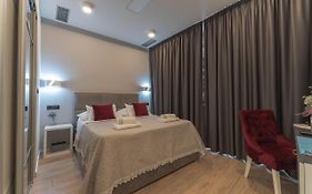 Sky & Sun Luxury Rooms With Private Parking In The Garage